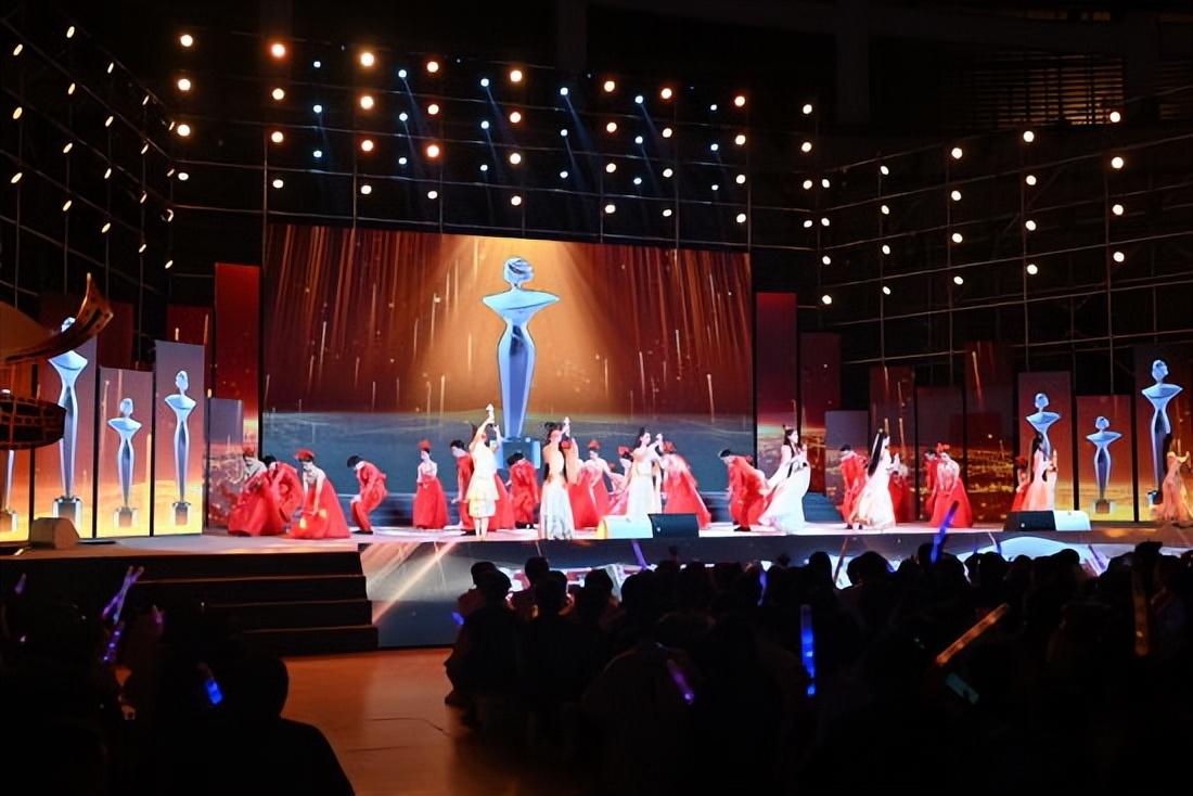 演員侯天來圖片及其溫馨日常的揭秘