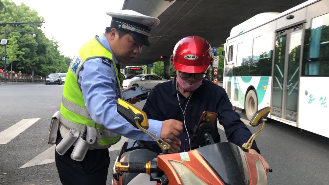 杭州交警最新動(dòng)態(tài)，探討與觀點(diǎn)分析